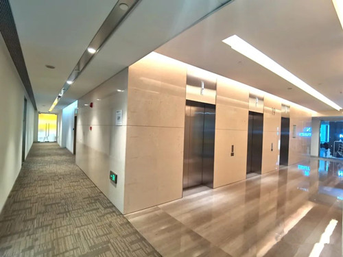 标准层实景图与办公室交付实景图