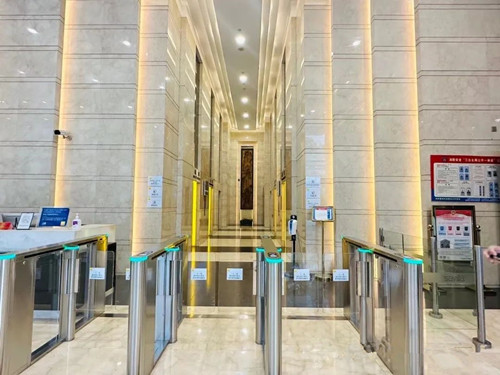 上海租办公室，建筑设计与内部配套为现代简约风格