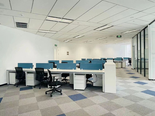 办公室出租，一线江景，精装带家具
