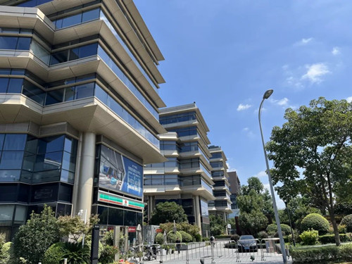 闵行办公楼租赁，距离虹桥路高铁站约400米