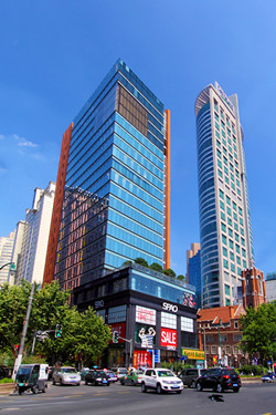 出租办公楼，容积率7.78，建筑密度47%，绿化率10%