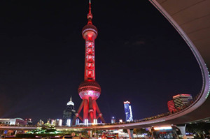 上海东方明珠广播电视塔塔身灯光秀