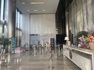 上海绿地中心办公楼公共图片
