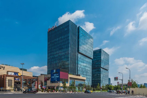 徐汇绿地中心办公楼外观实景图