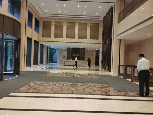 世纪大道677号办公楼大堂实景图