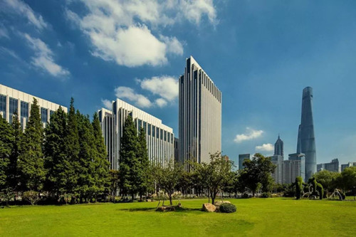 上海5a写字楼，由四栋60米-135米 的高层建筑错落排列而成